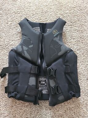 Hypetlite Men's Black Camo Neoprene Life Vest